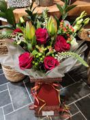 A Deluxe Red &amp; Green Fresh Flowers