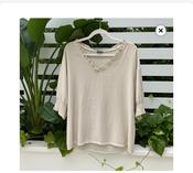 A Stylish Top Fits 10-14