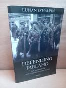 Eunan O'Halpin - Defending Ireland : the Irish State and its Enemies Since 1922- PB - 1999 image
