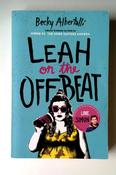 Becky Albertalli / Leah on the Offbeat (Large Paperback) image