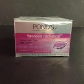 Ponds Flawless Radiance REBRIGHTENING NIGHT TREATMENT - 50ml tub image