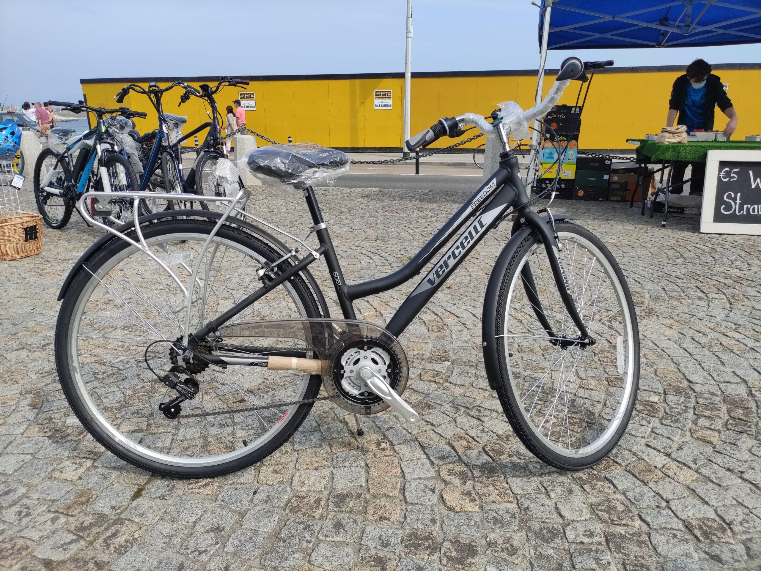 Womens hybrid best sale bike sizing