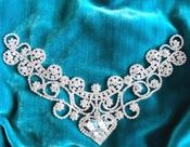 Diamante neckpiece image