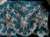 20 cm champagne beaded Chantilly lace image