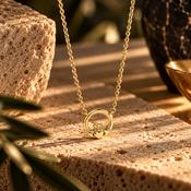 Seala Collection 8mm Polished Claddagh Pendant &amp; Chain Gold image