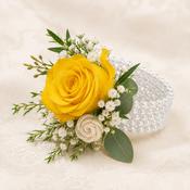 Yellow on white pearl