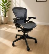 Herman Miller Aeron Classic Black (Size B) - Fixed Arms image