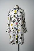 White Zara floral shirt with ruffle hem #floralshirt size medium L 40 W 18 sku 7016