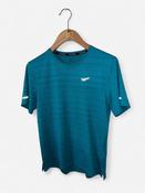 Men’s Nike Dri-Fit Miler tee in blue #running in size small 
SKU 7170
L 26 W 19 image