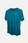 Men’s Nike Dri-Fit Miler tee in blue #running in size small 
SKU 7170
L 26 W 19 image