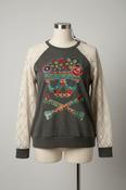 Vintage y2k top in grey and white with skull symbol image
