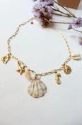 Clam shell charm necklace (Gold) image