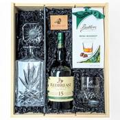 Redbreast 15 Year Old Single Pot Still Irish Whiskey Wooden Gift Box image