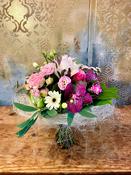 Pink &amp; White Bouquet in Sisal Frame - Standard image