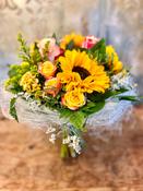 Sunflower Bouquet in Sisal Frame - Standard image