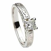 Diamant taille princesse embossé Claddagh image