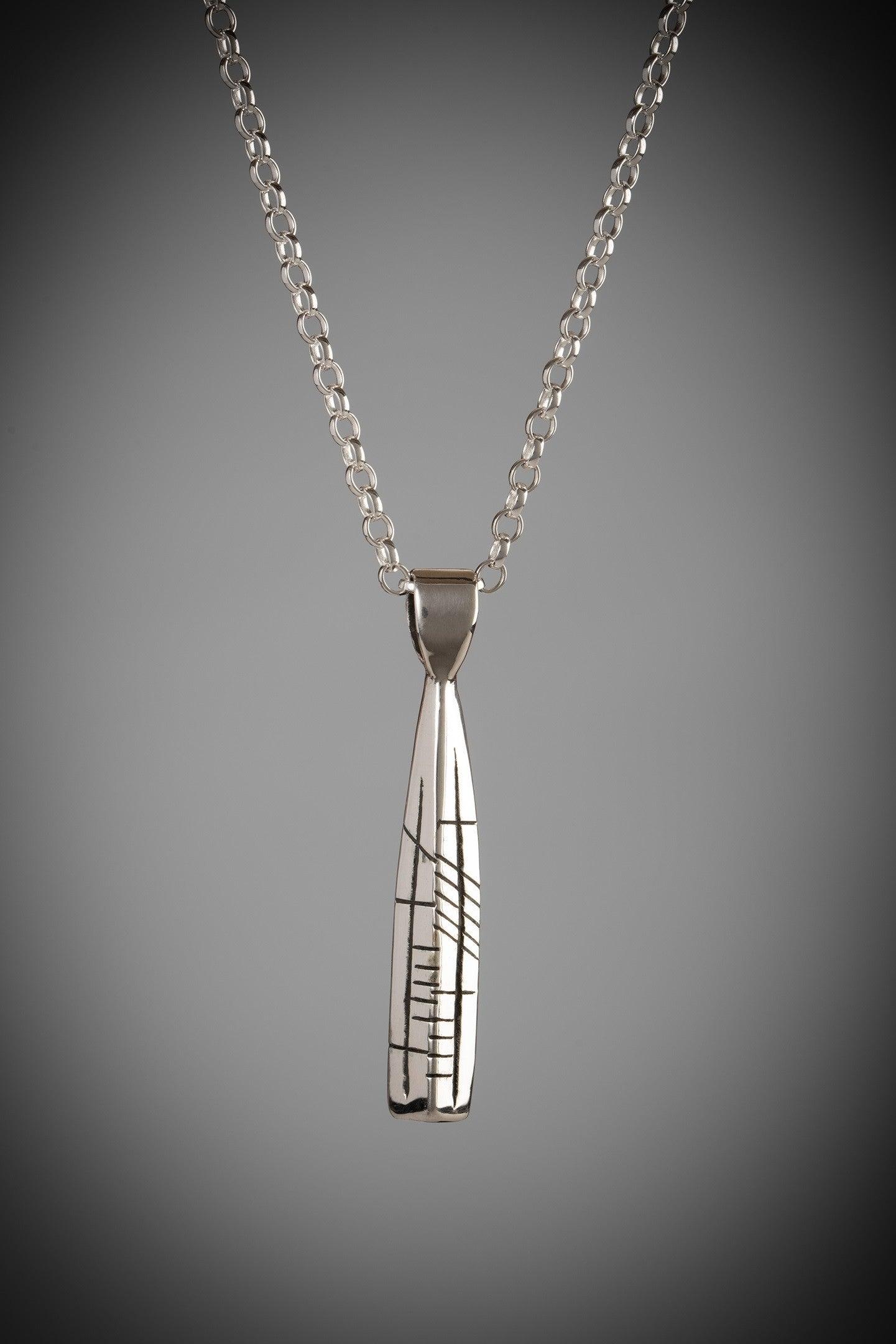 Mens claddagh hot sale pendant