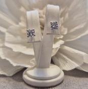 18k White Gold 0.92ct Natural Diamond Stud Earrings image