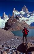 Trekker and Laguna de los Tres beneath Mt Fitz Roy, Parque Nacional los Glaciares, Patagonia, Argentina.