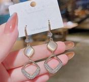 Alanna Drop Gold Earring image