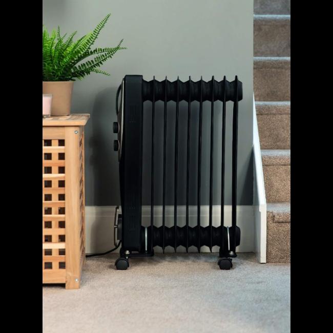Russell Hobbs 2000W Oil Filled Radiator | Black | 9 Fin | 3 Heat Settings | Variable Thermostat | Up to 20m² | Carry Handle & Wheels