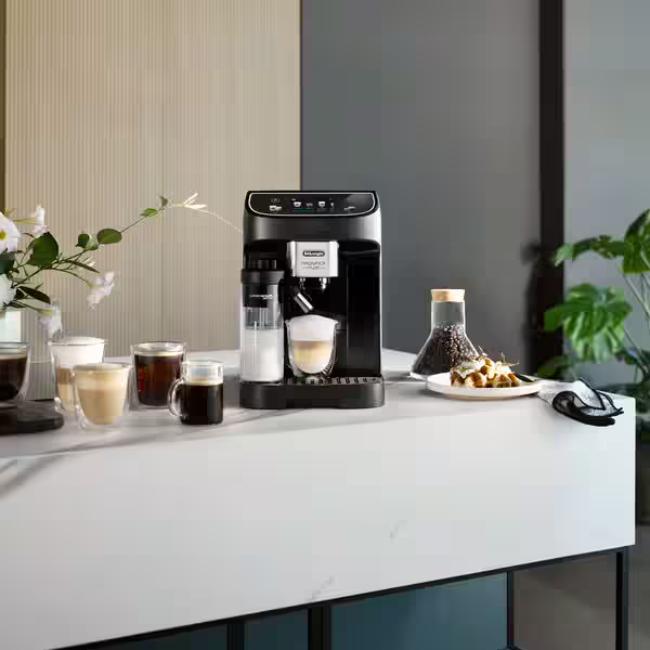 De'Longhi Magnifica Plus Automatic Bean to Cup Coffee Machine - Black | 15 Drinks, LatteCrema Hot, 3.5" Touch Display, 15 Bar, 250g Bean, 1.9L Water, 240x440x360mm