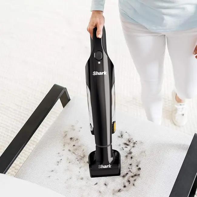 Shark Handheld Pet Vacuum Cleaner | Black | Cordless | Dusting Brush, Crevice Tool, Motorised Pet Tool | 10 minutes runtime