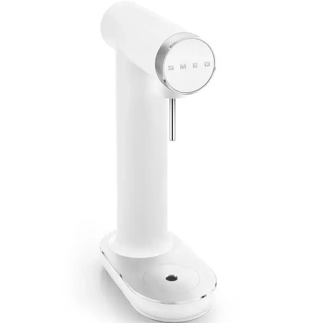 Smeg White Soda Maker with Tritan Renew Bottle, Manual Carbonation, Dishwasher Safe, Intuitive Knob, 800ml Capacity, No Electricity Required