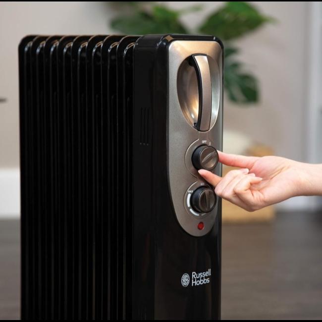 Russell Hobbs 2000W Oil Filled Radiator | Black | 9 Fin | 3 Heat Settings | Variable Thermostat | Up to 20m² | Carry Handle & Wheels
