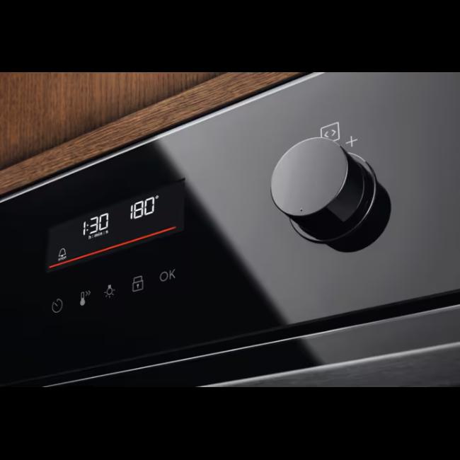Electrolux 500 SurroundCook Built-In Single Oven 72L Black Pyrolytic Self-Cleaning Isofront Plus Triple-Glazed Retractable Controls LED Display A+ Energy Rating Fan Wire Rack with Vegetables Digital Display Control Knobs Buttons