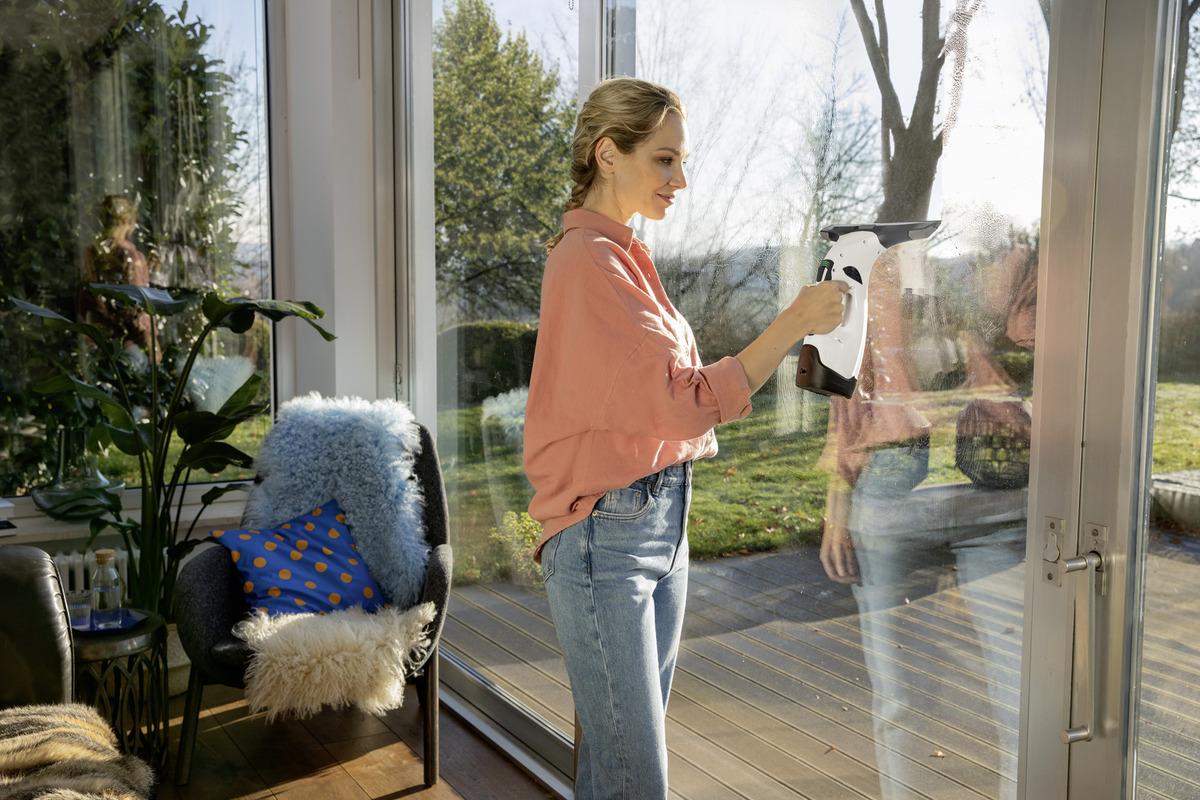 Karcher WV5 Plus Window Vac - White, Streak-Free Cleaning, Edge Cleaning, Handheld, Rechargeable