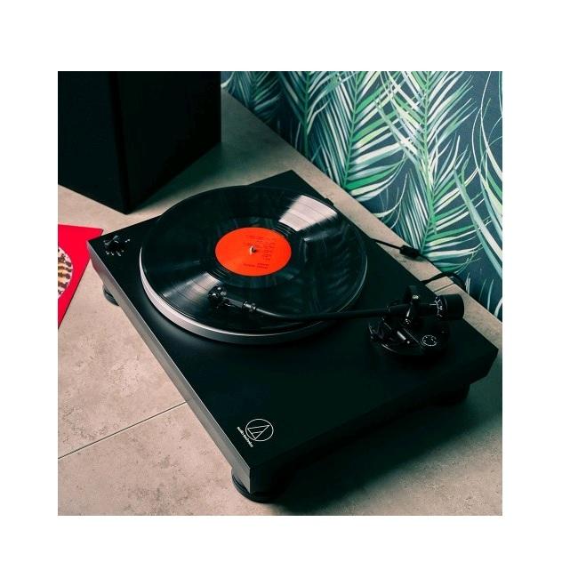Audio-Technica Direct Drive Turntable Black with J-shaped tonearm, Built-in pre-amplifier, AT-VM95E cartridge, Dust Cover