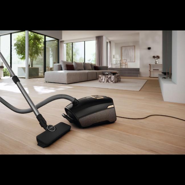Miele Guard L1 AllFloor Vacuum Cleaner Obsidian Black | Black Hose Brush