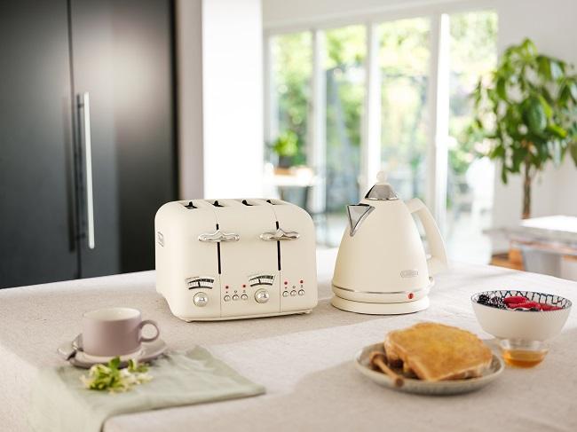 DeLonghi Argento Toaster Flora Cream 4 Slice 1800W Power with Chrome Details