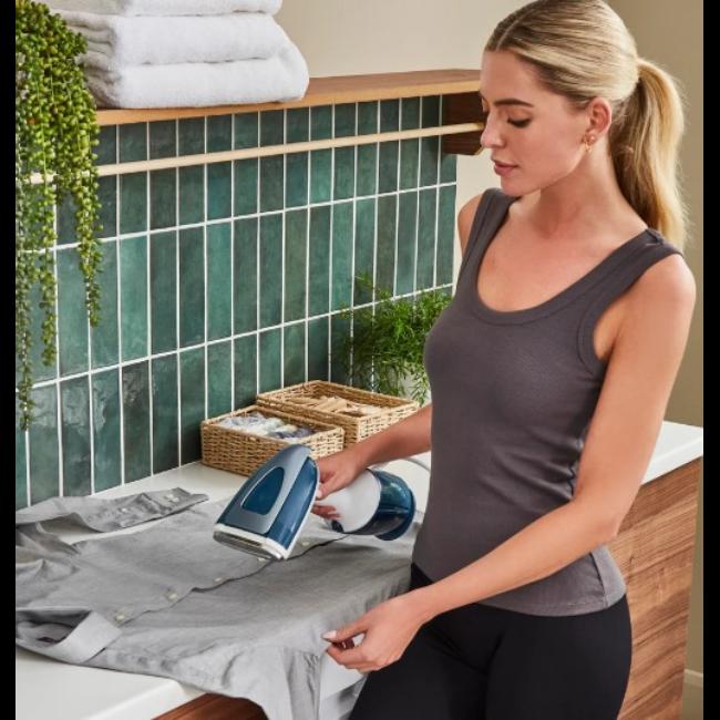 Morphy Richards Handheld Garment Steamer | 1750W | 260ml Tank | 35s Heat Up | Eco/Turbo Steam | Lint Brush & Creaser | Kills Bacteria