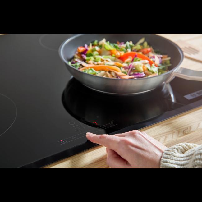 Bosch Serie 4 60cm Built-in 4-Zone Induction Hob Black with TouchSelect PowerBoost QuickStart ReStart ChildLock Safety Shut-Off