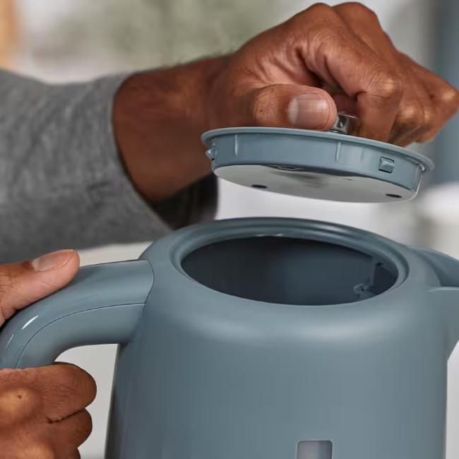 Kenwood Ripple Kettle Midnight Storm Blue 1.5L 3000W Textured Plastic Body with Perfect Pour Spout Illuminated Switch Removable Filter Water Level Indicator Cord Storage Boil-Dry Protection Size 22.35 x 18 x 24.75 cm Weight 1.08 lbs