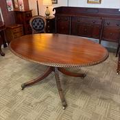 Beautiful antique mahogany roped edge oval shaped table
