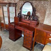 Antique Victorian mahogany pedestal dressing table with an ornate swivel mirror image