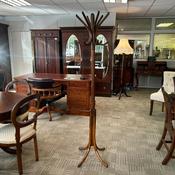Beautiful oak floor standing hat/coat stand. image