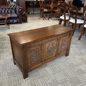 Fabulous oak George II blankets chest storage box