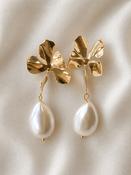 REECE - Statement Pearl &amp; Flower Bridal Earrings image