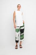 ozai n ku bricks print trousers in green image