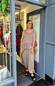 RUFFLE CREPE 2 PIECE IN TAUPE