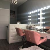 Online Small Group Makeup Lesson with Claire image