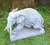 Small Elephant Bending to the Left, 46.5cm Length.