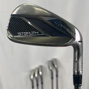 TaylorMade Stealth 5-PW Dynamic Gold Stiff Iron Set Gents RH image