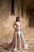 Eva Lendel Style #Venus with overskirt