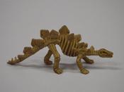 Stegosaurus skeleton model              (14L x 6H cm)