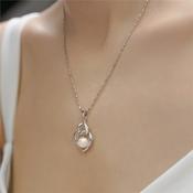 Newbridge Silverware Grace Kelly Heart/Pearl Pendant